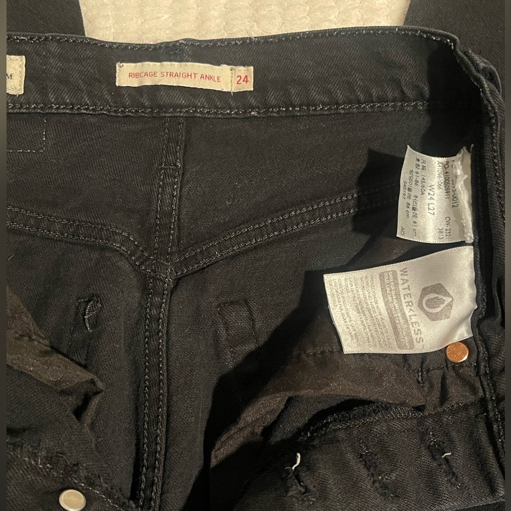 Levi's Black Ribcage Ankle Jeans W24 L27 - Picture 4 of 7